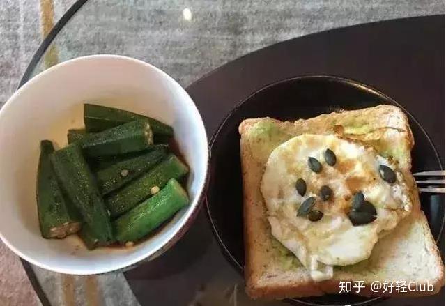 健身明星_健身明星女图片_女明星健身流汗图