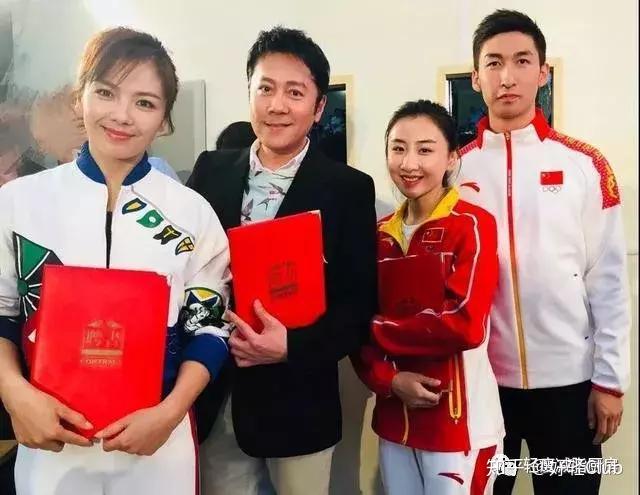 健身明星_健身明星女图片_女明星健身流汗图