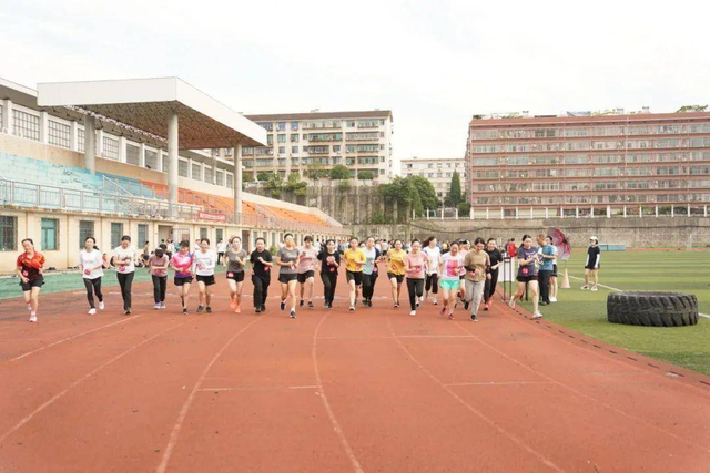 高中生的运动会参与情况是怎样的？