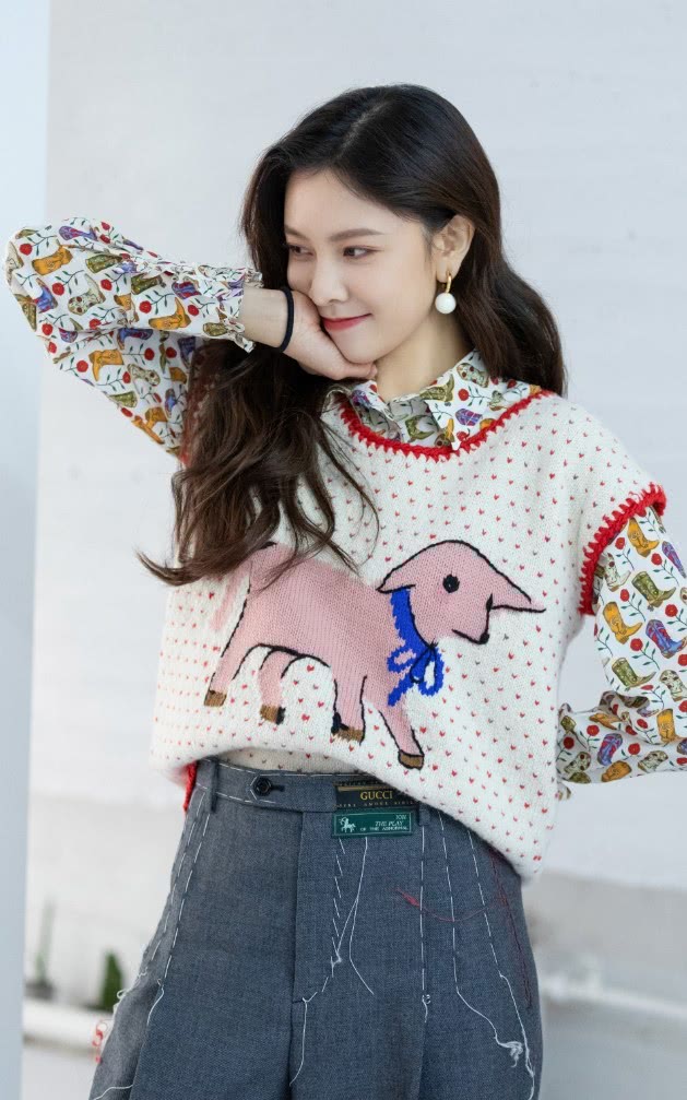 女明星健身裤瑜伽裤_练瑜伽的女明星_瑜伽服女明星