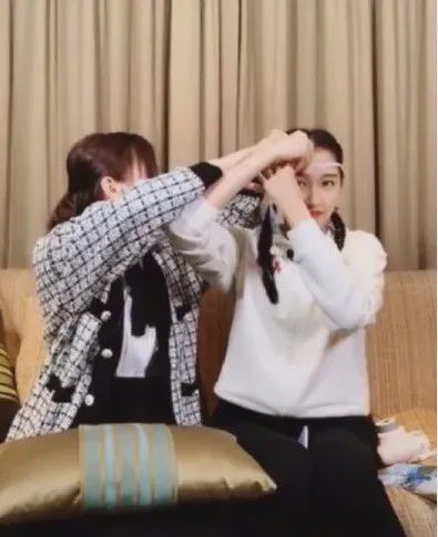 明星瑜伽裤外穿如何搭配_女明星健身裤瑜伽裤_瑜伽服女明星