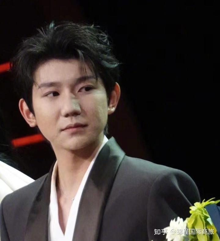 女明星和男星健身_娱乐圈健身的男明星_男明星健身