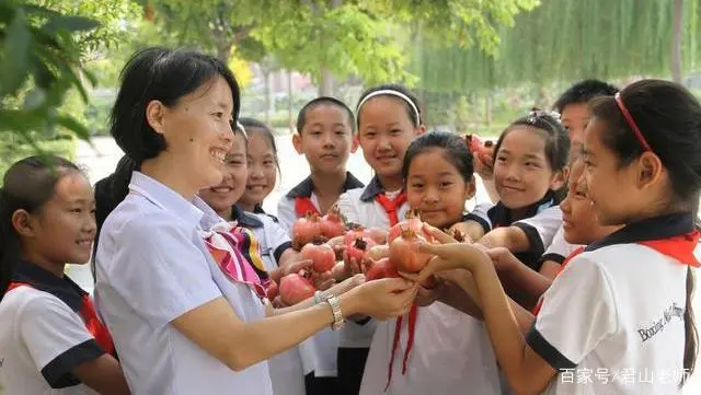 学生体操歌_学生体操运动_学生不愿做体操