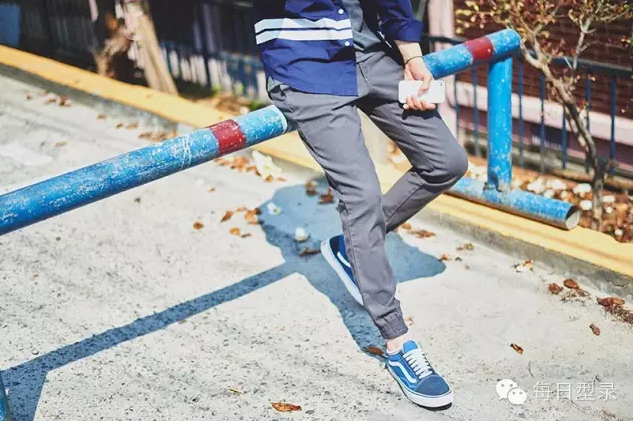 女式运动裤搭配什么上衣_运动裤女式_时尚女运动裤