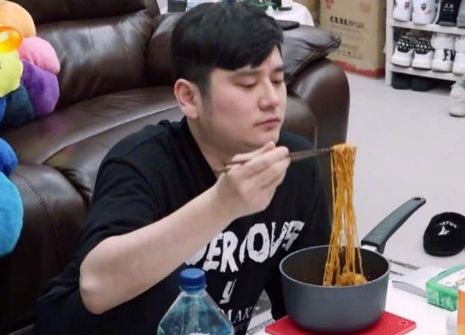 常年健身的明星_健身出名的明星_60年健身明星