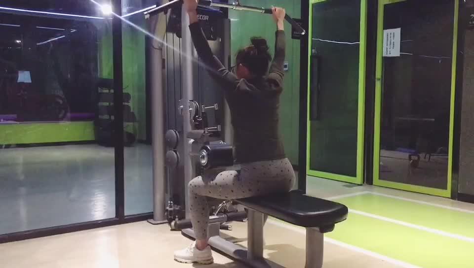 常见健身房器械_健身房运动器械种类_常见健身房器械图片名称