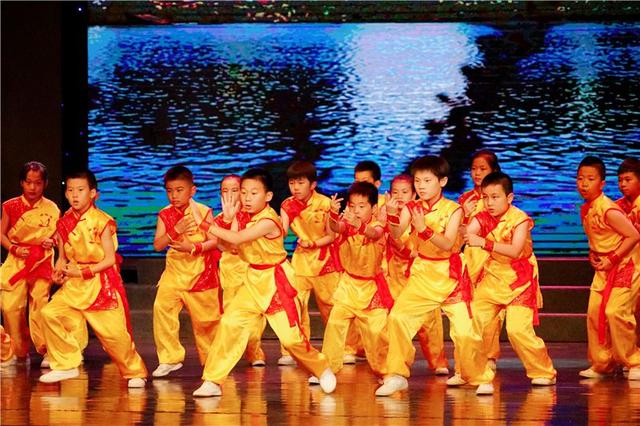 体操广播教材小学生版_广播体操小学生教材_广播体操小学
