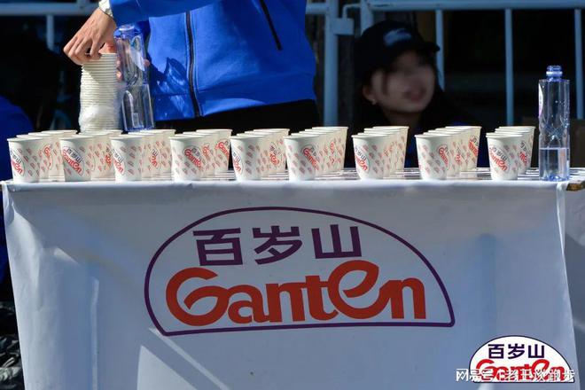 喝水马拉松跑多久合适_马拉松跑步喝水_跑马拉松喝水