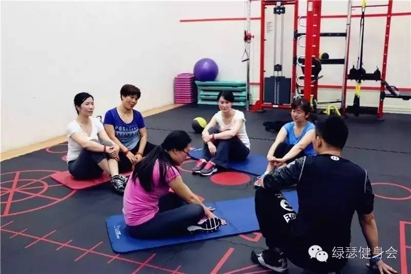 健身房器材训练_健身器材教练_健身房熟悉器材私教