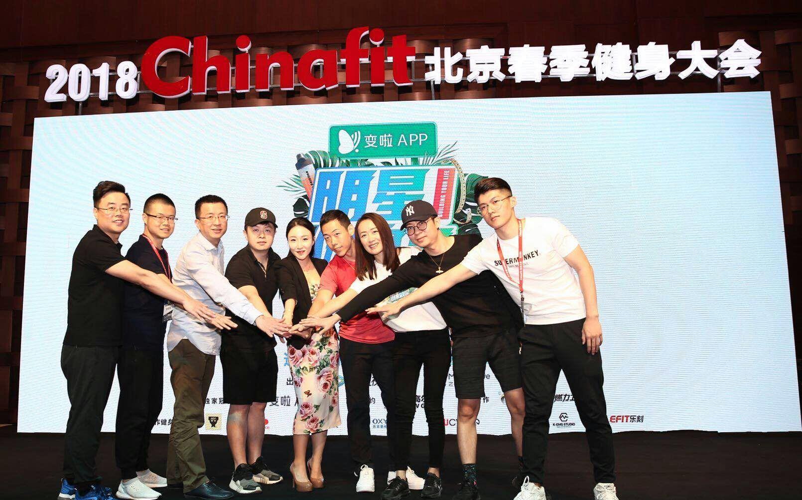 明星情侣健身房_情侣健身剧照_情侣健身房拍照姿势
